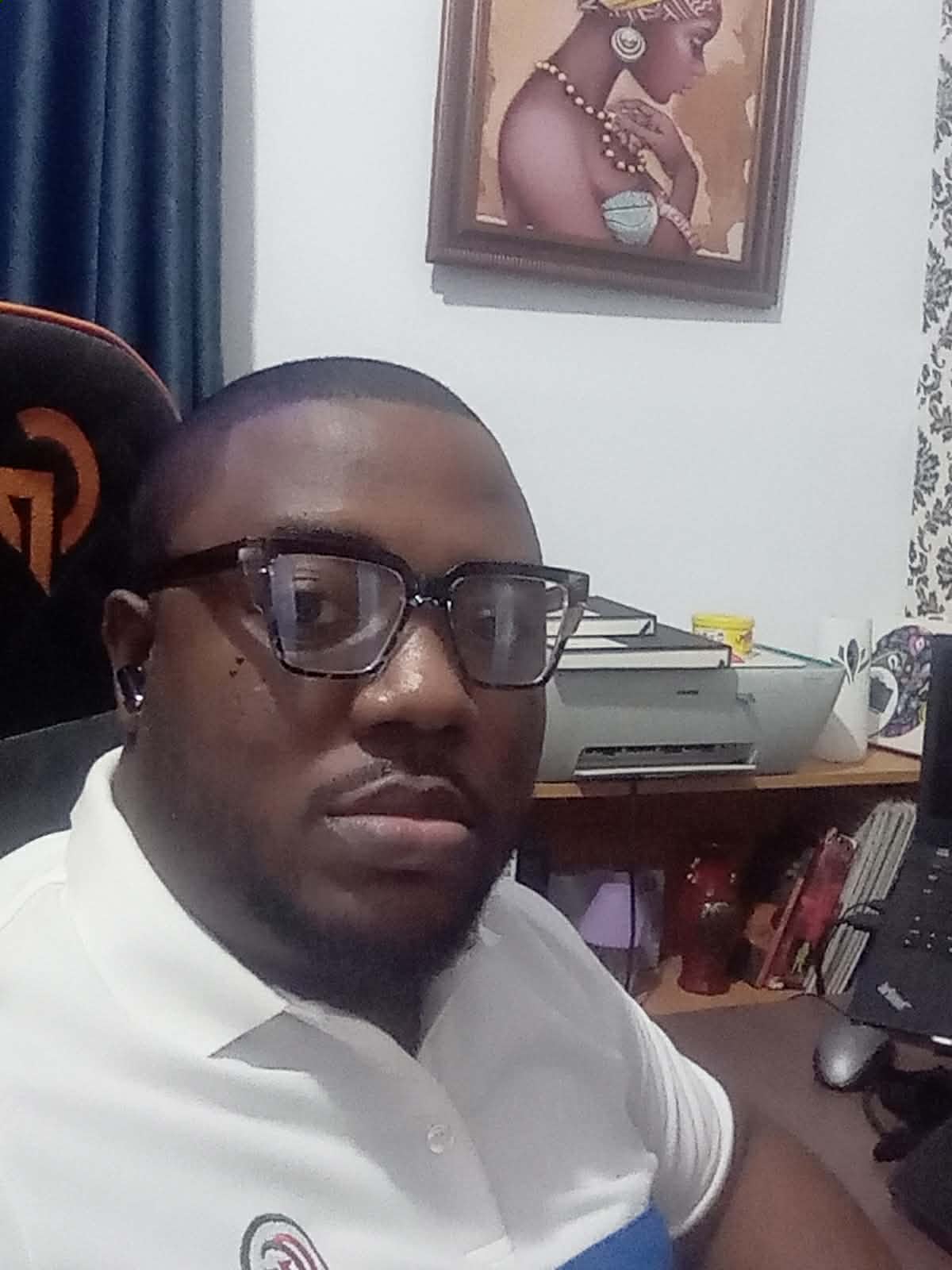 Emmanuel Jon Jones π³π¬